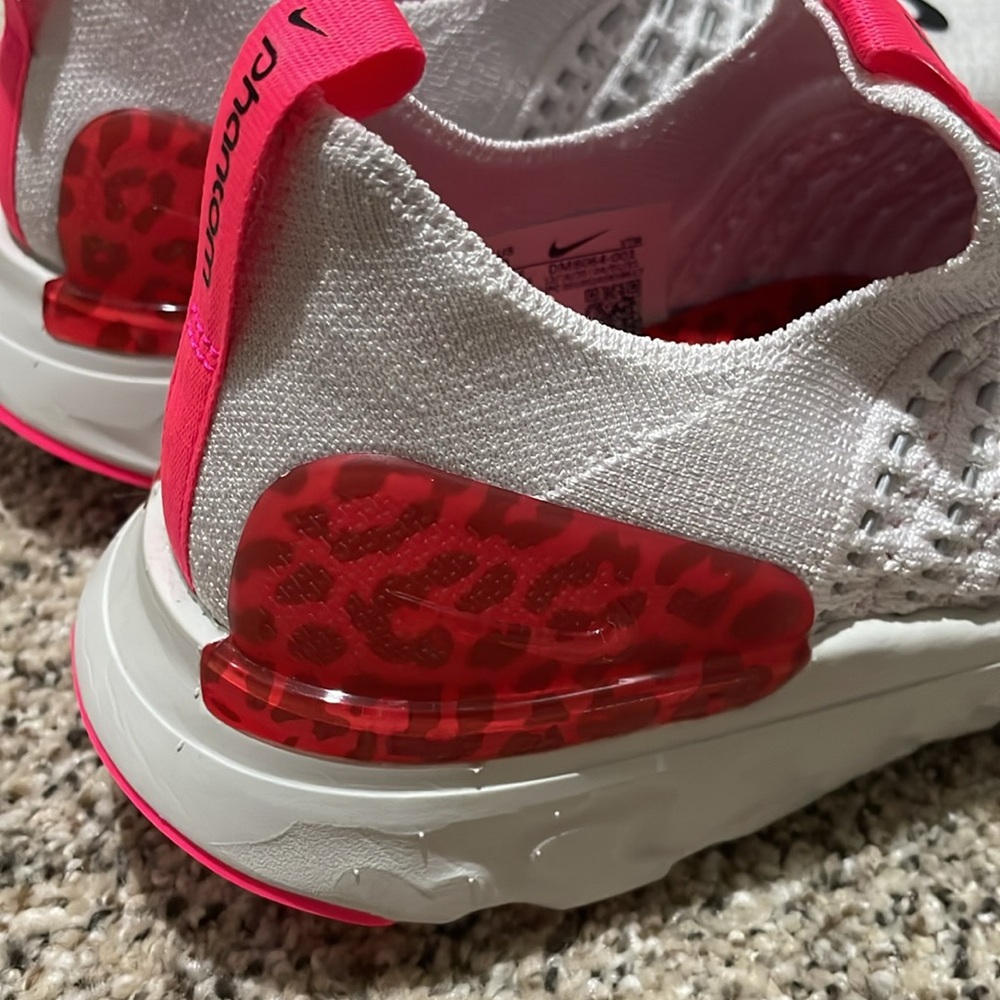 Nike Women's Phantom White and Hot Pink Athletic Shoes - Picture 4 of 7